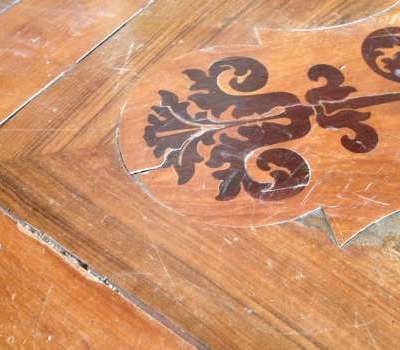 Restauro parquet antico a disegno con intarsio